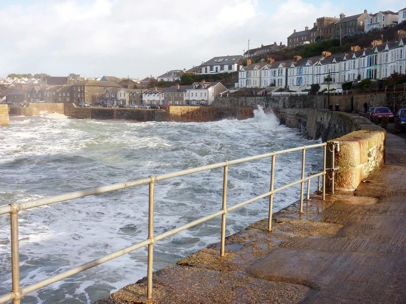 side path view into the Porthleven harbour